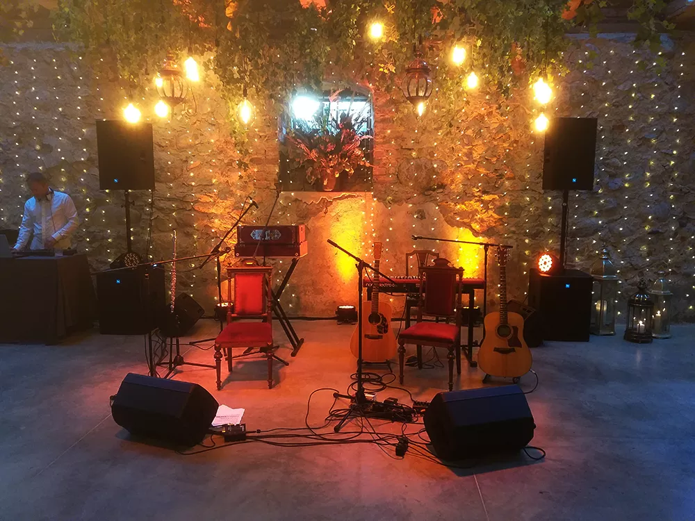 Neliela korporatīvā ballīte šaurā kolēģu lokā viesu namā